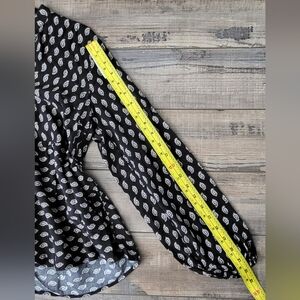 Black and White Patterned Women's Top, Size 6 US.